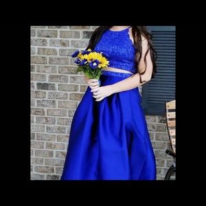 Beautiful 2 piece royal blue prom dress.